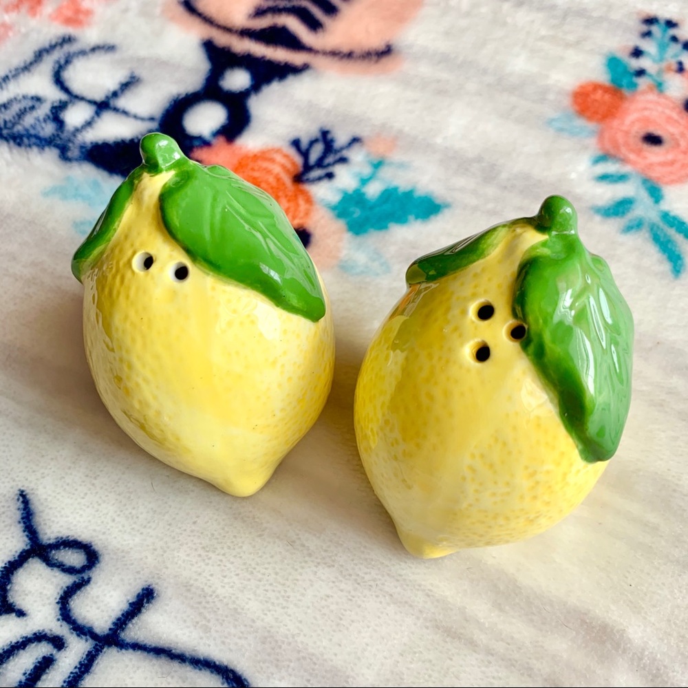 1 LEFT! 🍋 Yellow Lemon Salt & Pepper Shakers 🍋 - Picture 4 of 7